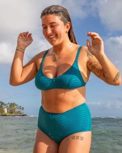 Bobby Bikini Top - Lava 13 Bobby Bikini Top - Lava -Seea Shop SEEA Bobby Bikinitop Lava 4X5 1 861aa696 079f 482e a310 8302a539542e