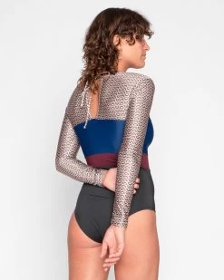 Hermosa One Piece - Shells 19 Hermosa One Piece - Shells -Seea Shop SEEA Hermosa Surfsuit Shells 4X5 11