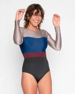 Hermosa One Piece - Shells 17 Hermosa One Piece - Shells -Seea Shop SEEA Hermosa Surfsuit Shells 4X5 8