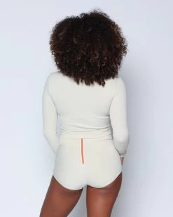 Palomar Crop Rashguard - Pebble -Seea Shop SEEA Palomar CropTopRashguard Pebble 4X5 10