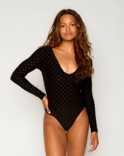 Valentina Surf Suit - Night Check -Seea Shop SEEA Valentina Surfsuit Nightcheck 4X5 11