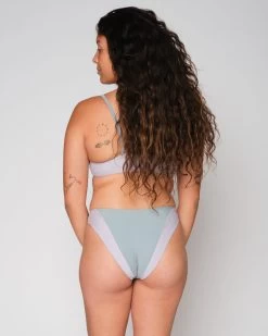 Vega Bikini Top - Sage -Seea Shop SEEA Vega Bikini Sage 4X5 8